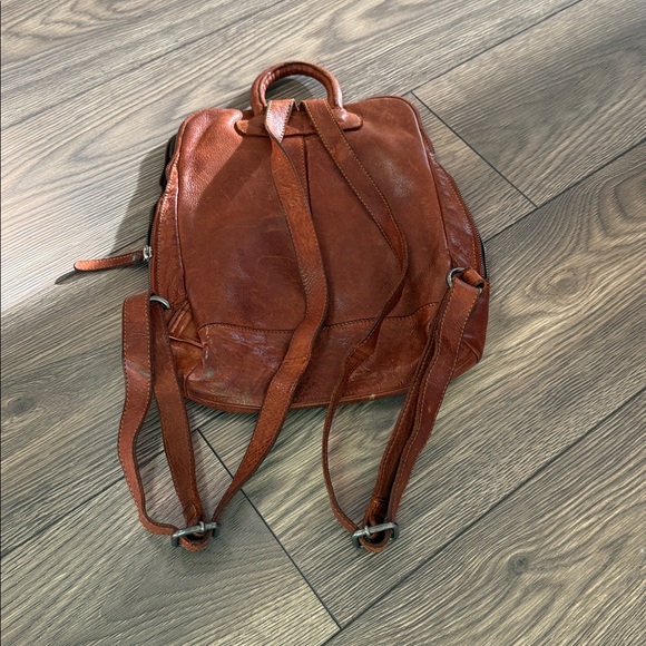 Vilenca Holland Chic Woven Leather Backpack or tote - Picture 4 of 11